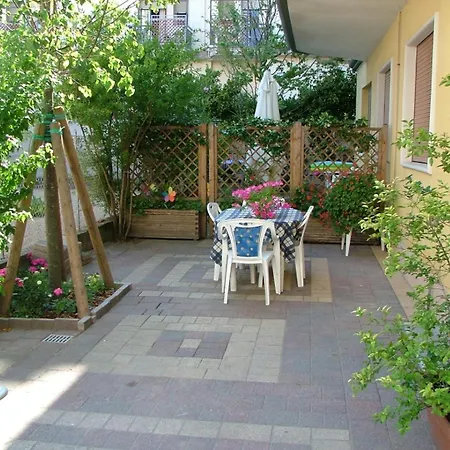 In A 20mt Dalla Spiaggia Con Giardino Casa vacanze
